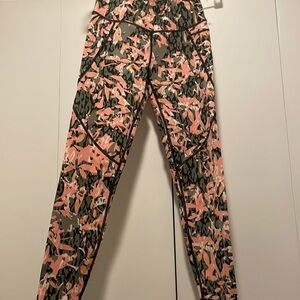 NEW Sweaty Betty Pink Camouflage 7/8 Power Leggings size XXS (US 2)